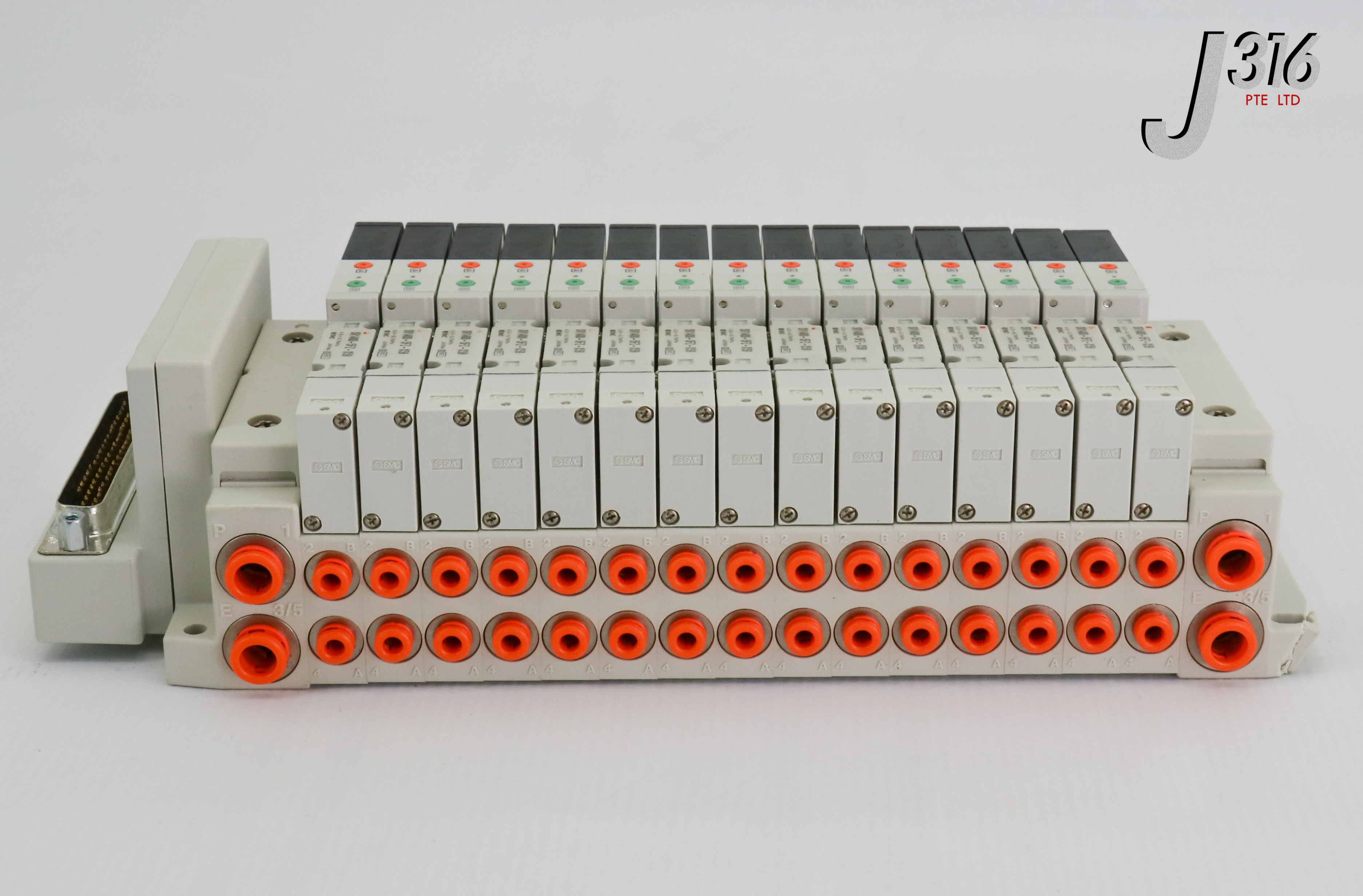 21081 SMC 15-SLOT PNEU MANF W/ SV1400-5FZ-X59 VLVS SS5V1-DUT00876
